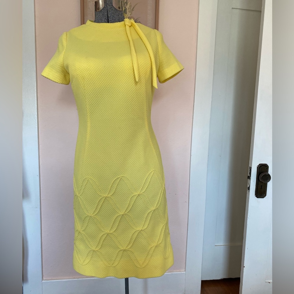 1960s Vintage daisy Yellow Dress